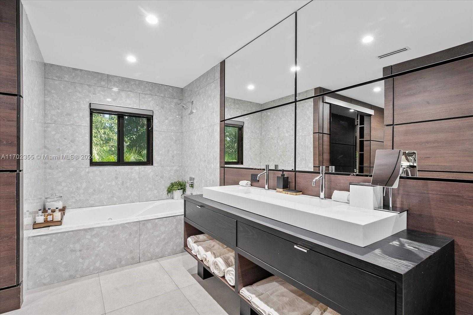 Small Image of 280 NORTH EAST 156TH ST, Miami Number 24