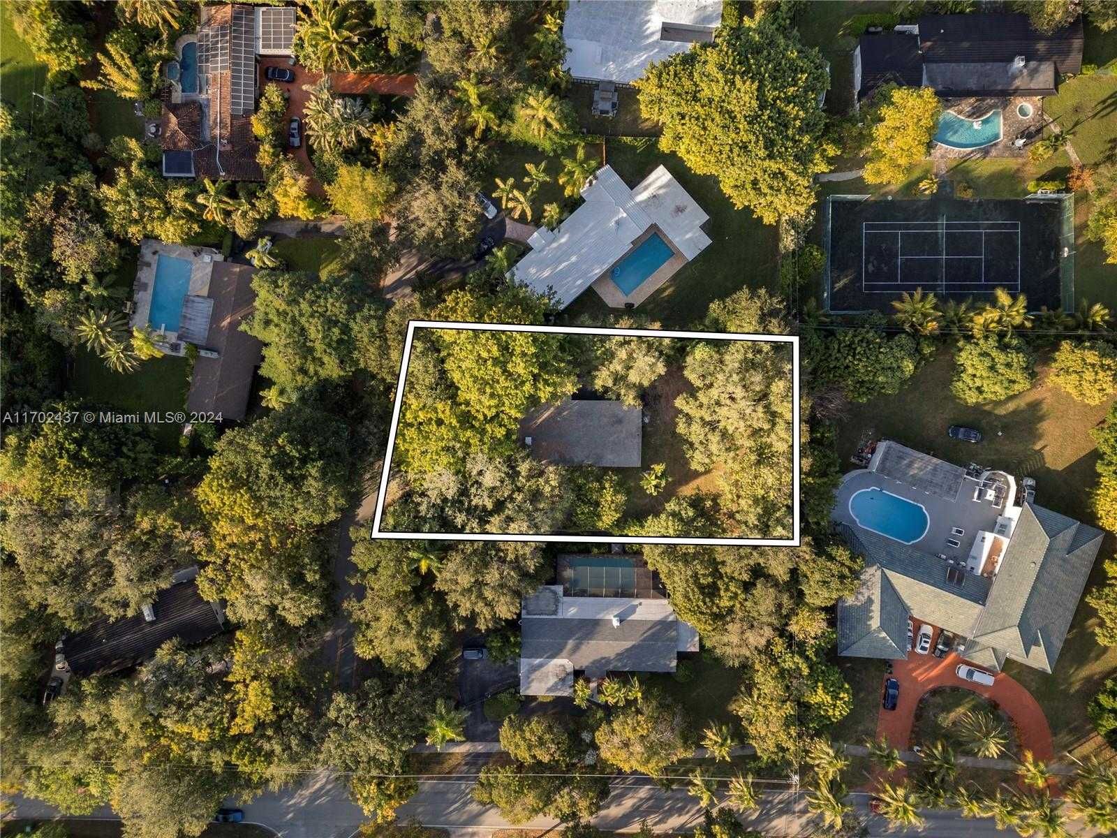 Small Image of 12725 SOUTH WEST 80TH AVE, Pinecrest Number 15