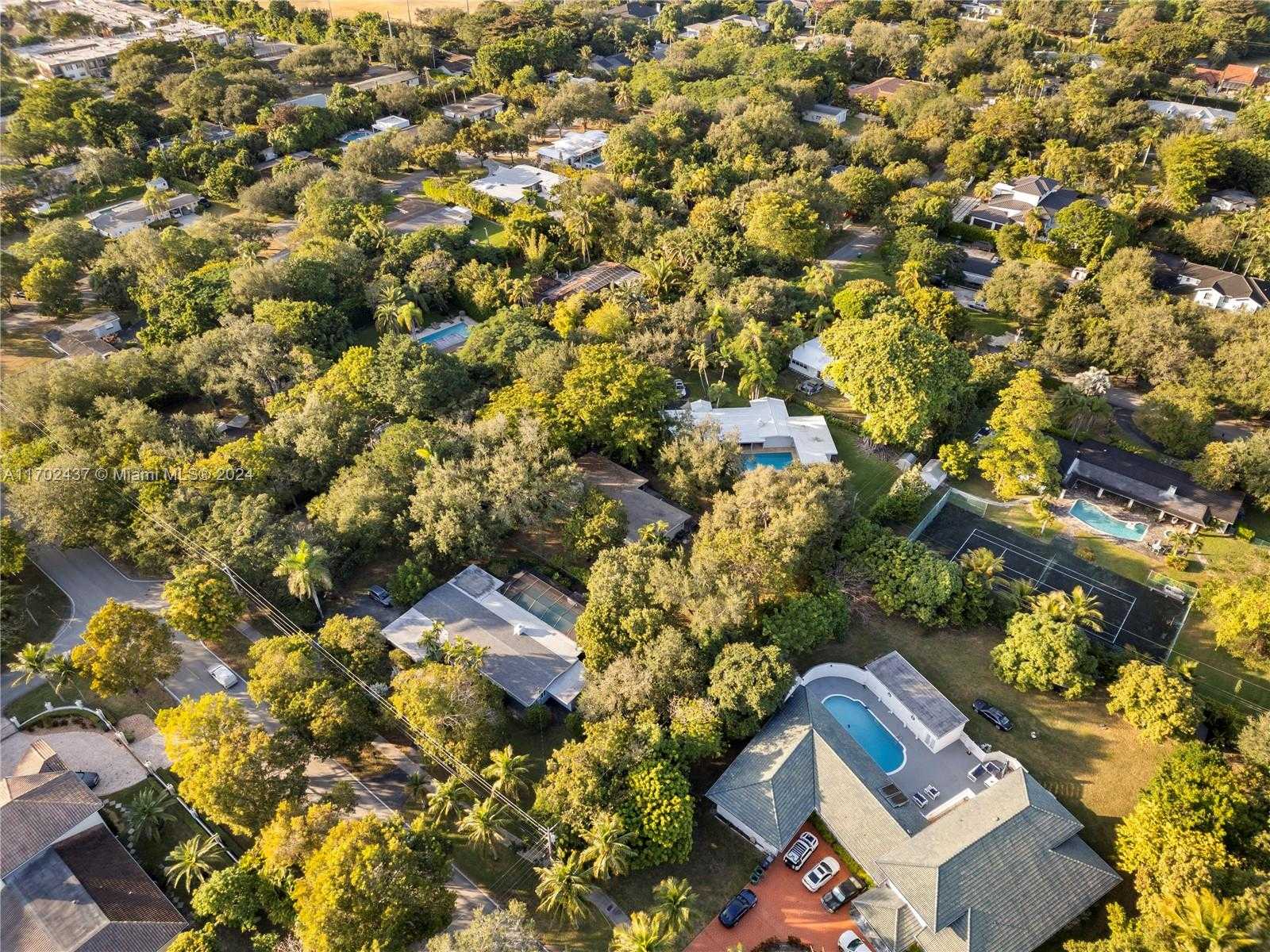 Small Image of 12725 SOUTH WEST 80TH AVE, Pinecrest Number 19