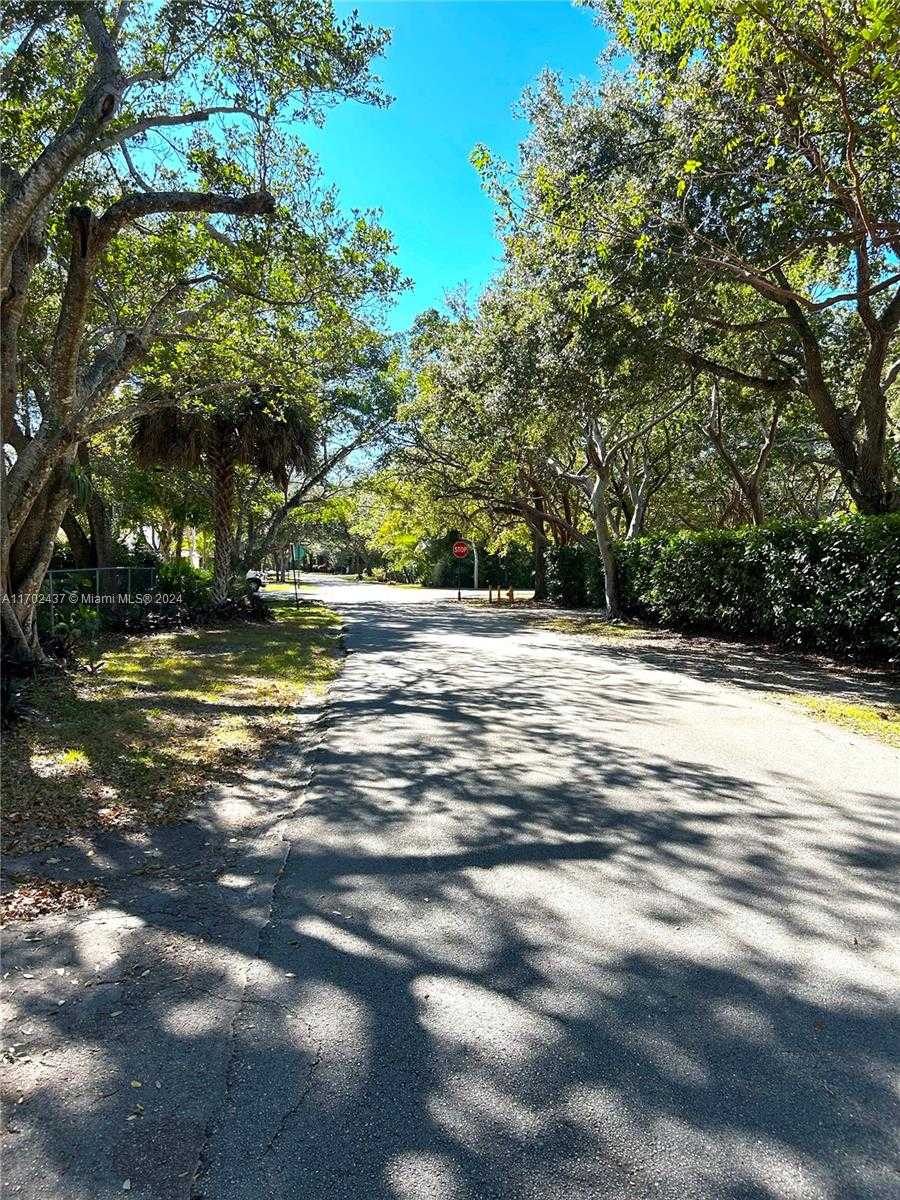 Small Image of 12725 SOUTH WEST 80TH AVE, Pinecrest Number 3