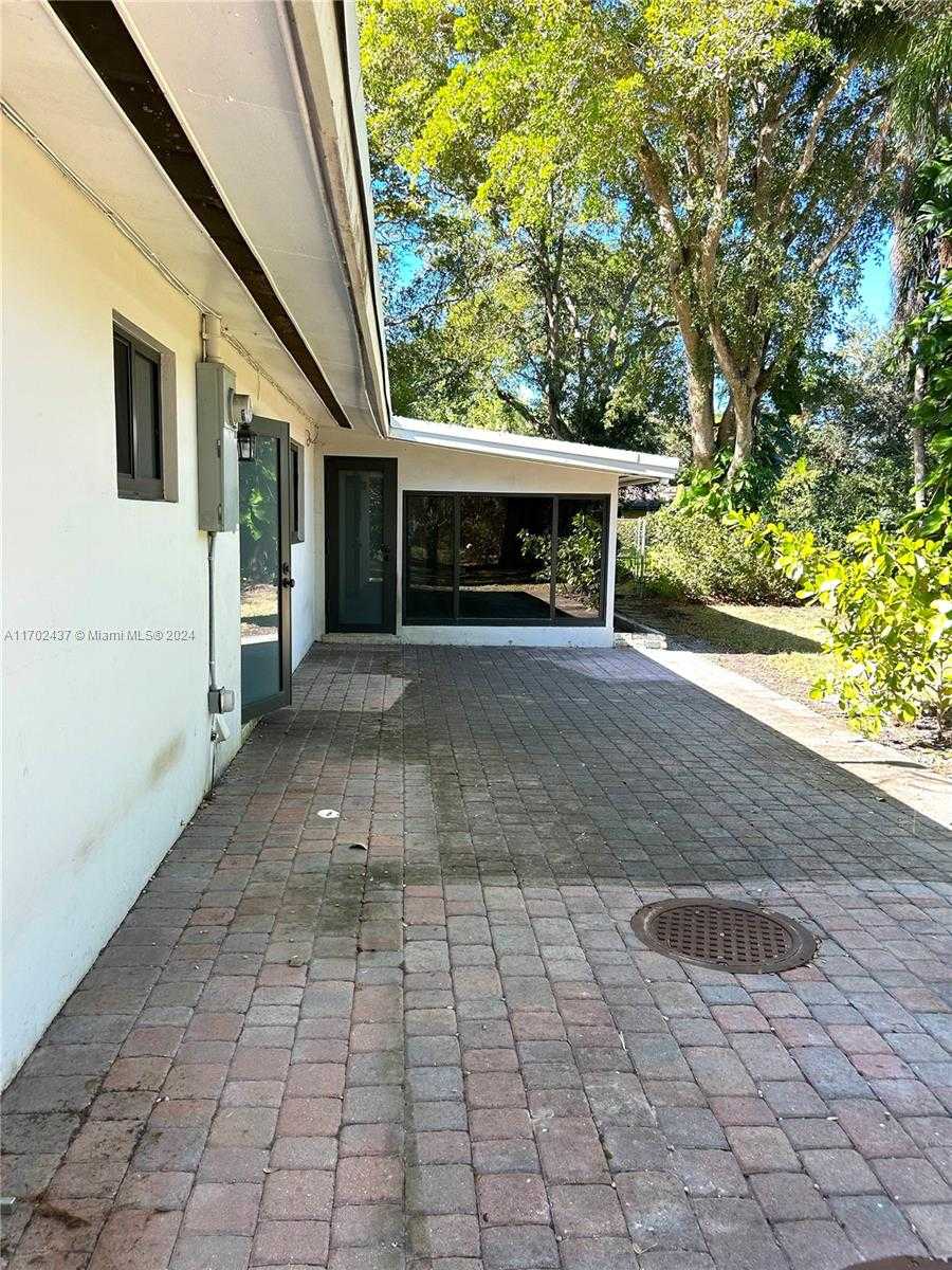 Small Image of 12725 SOUTH WEST 80TH AVE, Pinecrest Number 9