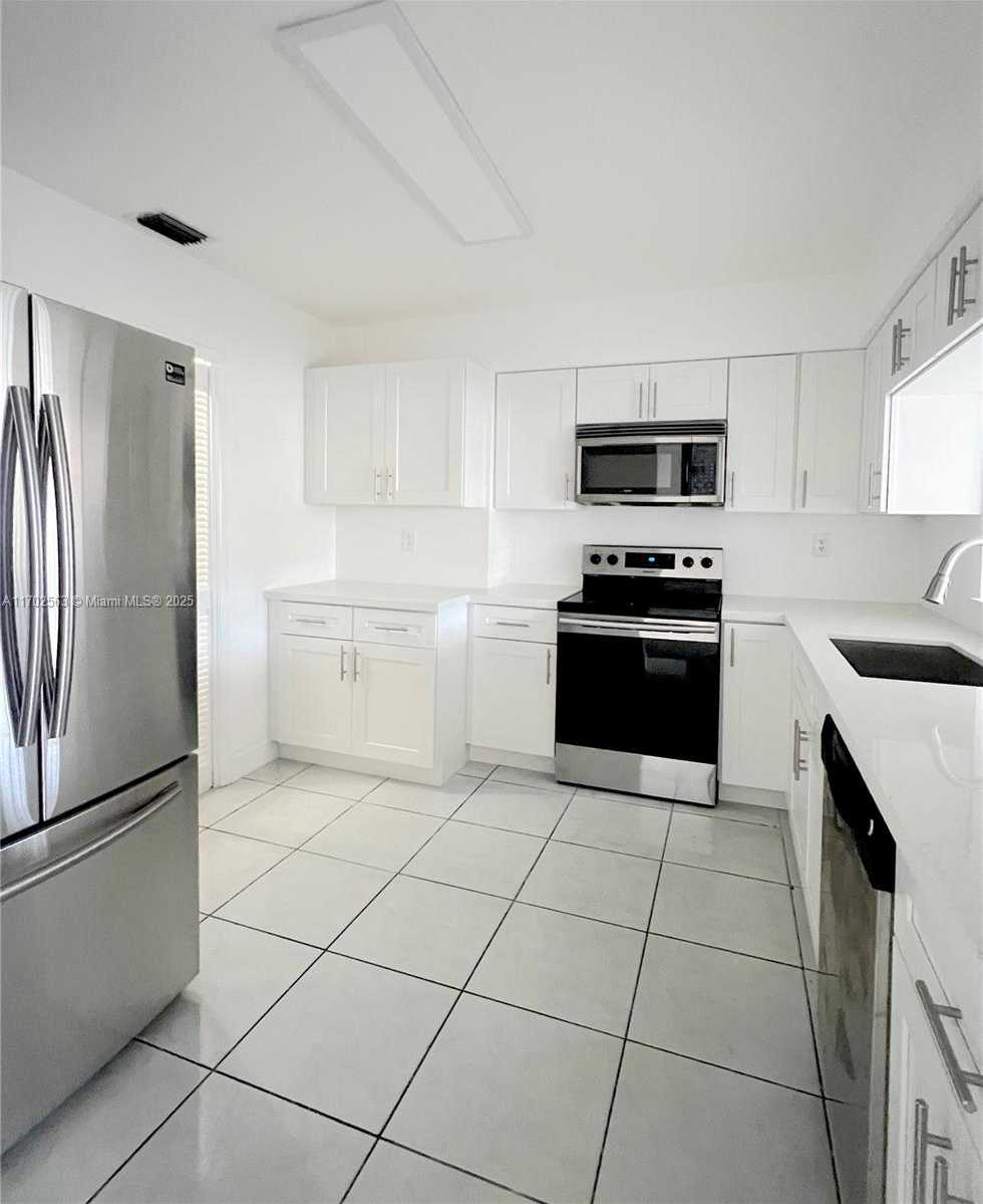Small Image of 1131 NORTH WEST 85TH WAY, Pembroke Pines Number 10