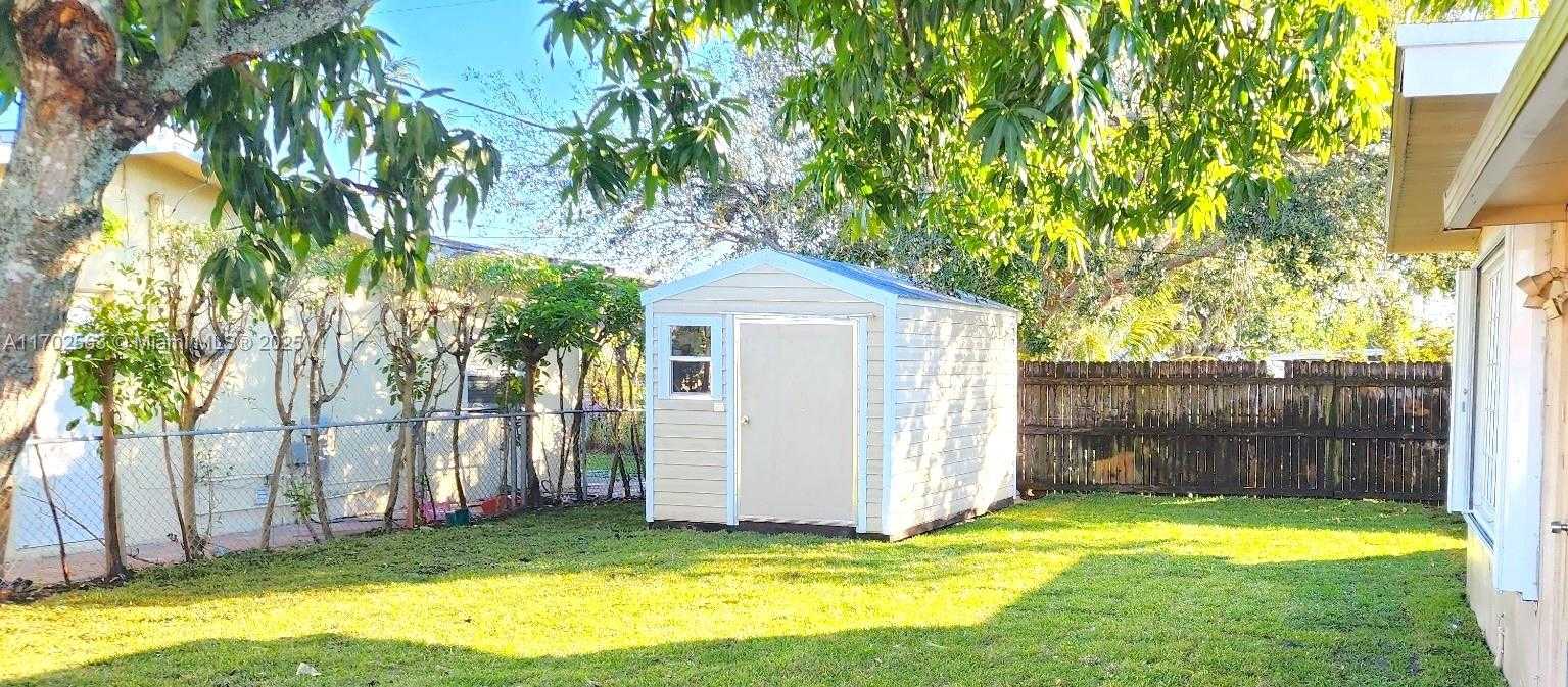 Small Image of 1131 NORTH WEST 85TH WAY, Pembroke Pines Number 25