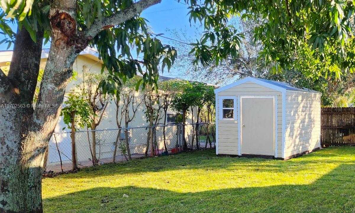 Small Image of 1131 NORTH WEST 85TH WAY, Pembroke Pines Number 27