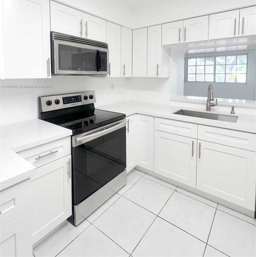 Small Image of 1131 NORTH WEST 85TH WAY, Pembroke Pines Number 4