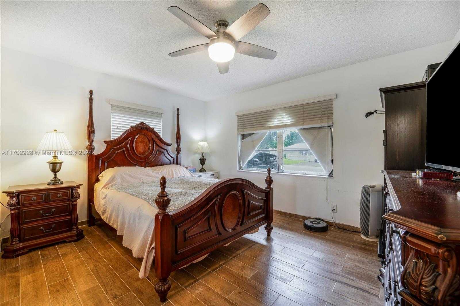 Small Image of 1441 WEST CAMPANELLI DR, Plantation Number 14