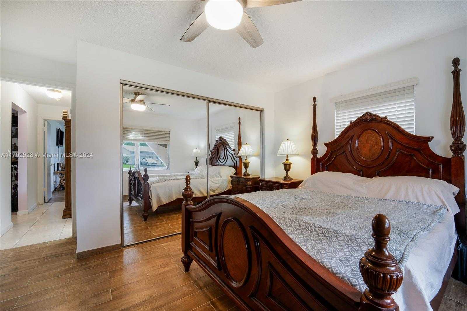Small Image of 1441 WEST CAMPANELLI DR, Plantation Number 15