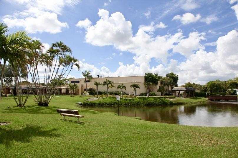 Small Image of 1441 WEST CAMPANELLI DR, Plantation Number 43