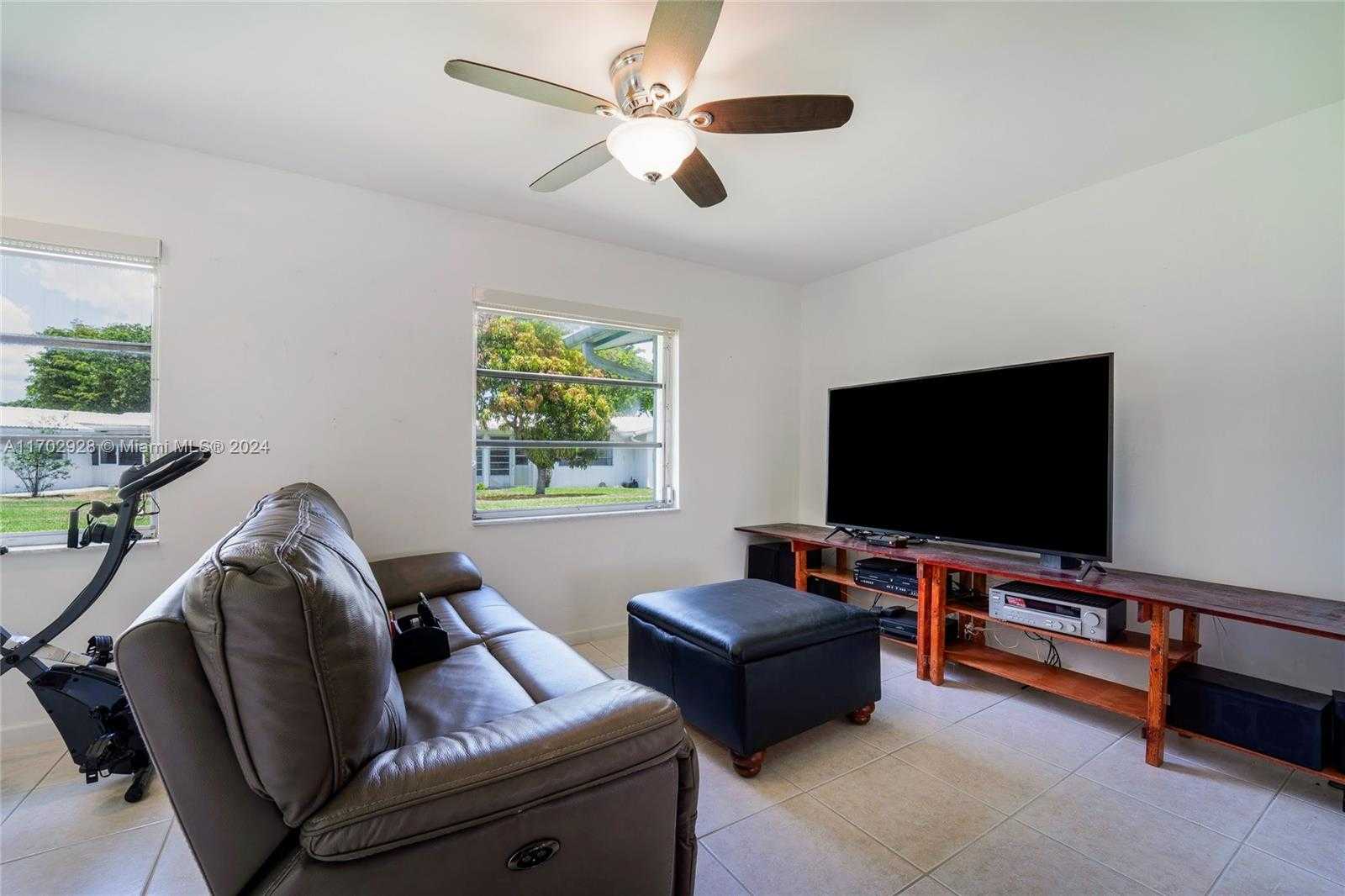 Small Image of 1441 WEST CAMPANELLI DR, Plantation Number 7