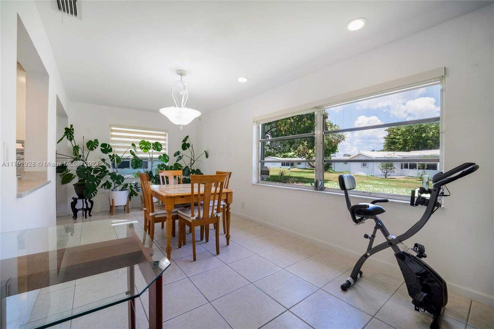 Small Image of 1441 WEST CAMPANELLI DR, Plantation Number 8