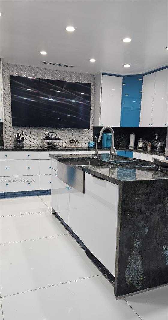 Small Image of 15700 SW 202nd Ave, Miami, FL 33187, USA Number 3