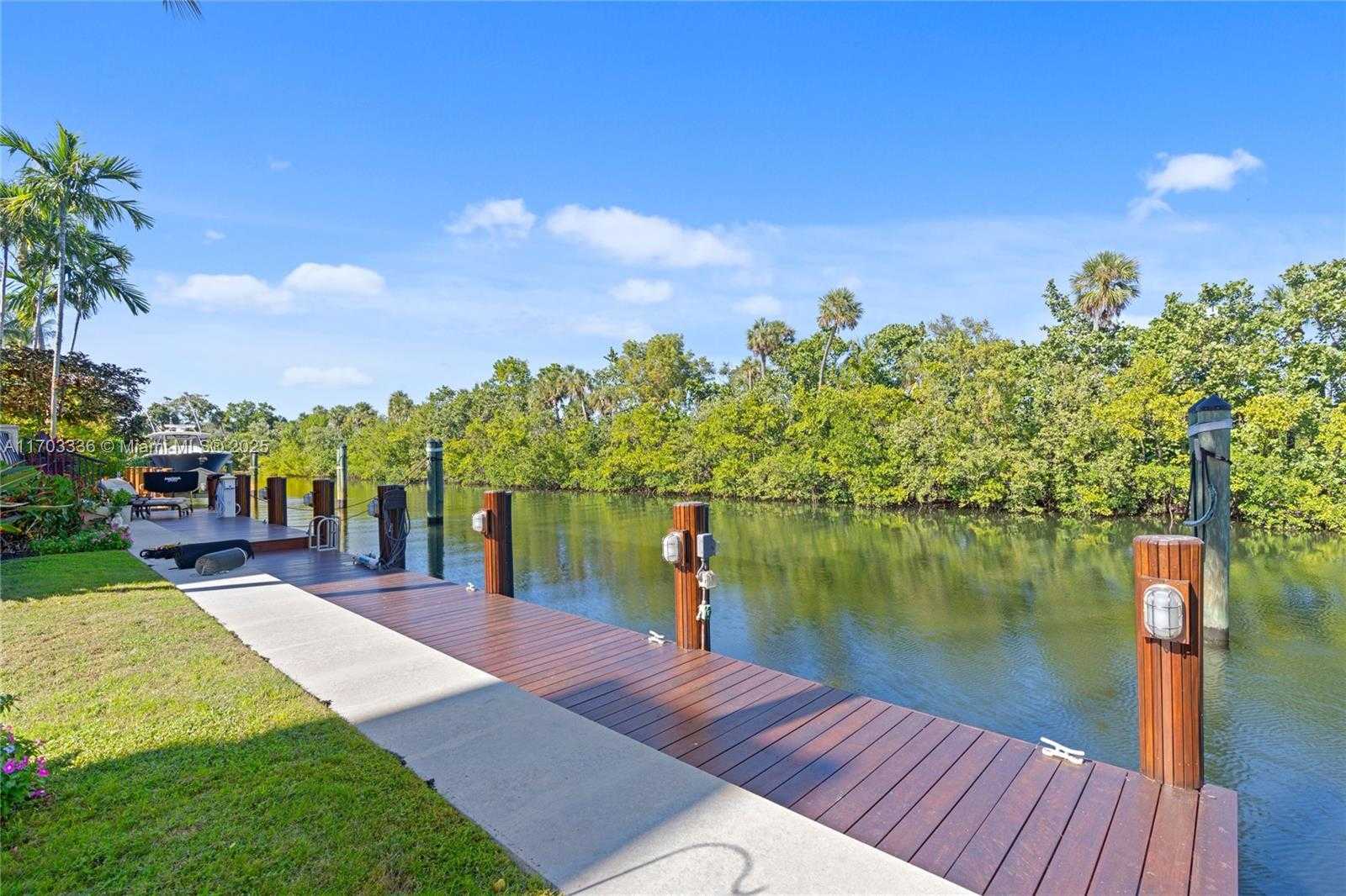 Small Image of 833 HARBOUR ISLE PLACE, North Palm Beach Number 14