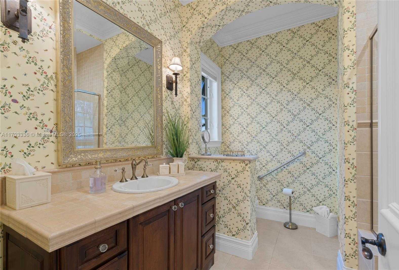 Small Image of 833 HARBOUR ISLE PLACE, North Palm Beach Number 65