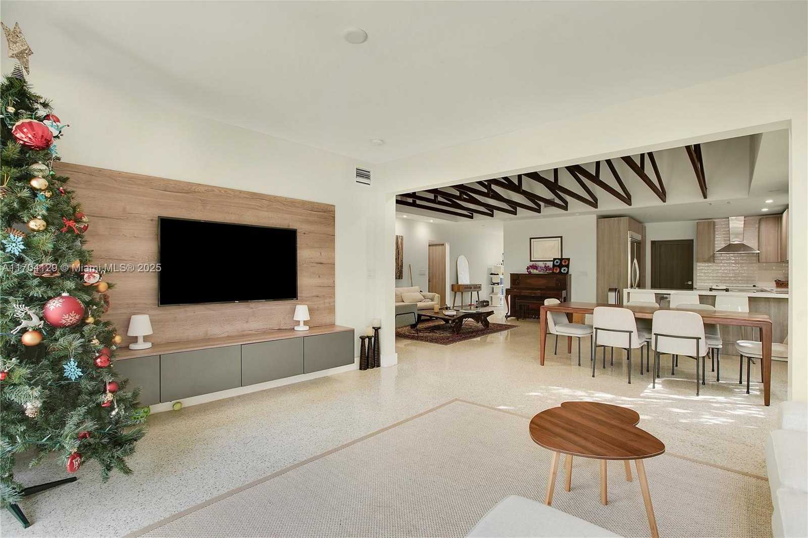 Small Image of 9008 DICKENS AVE, Surfside Number 12