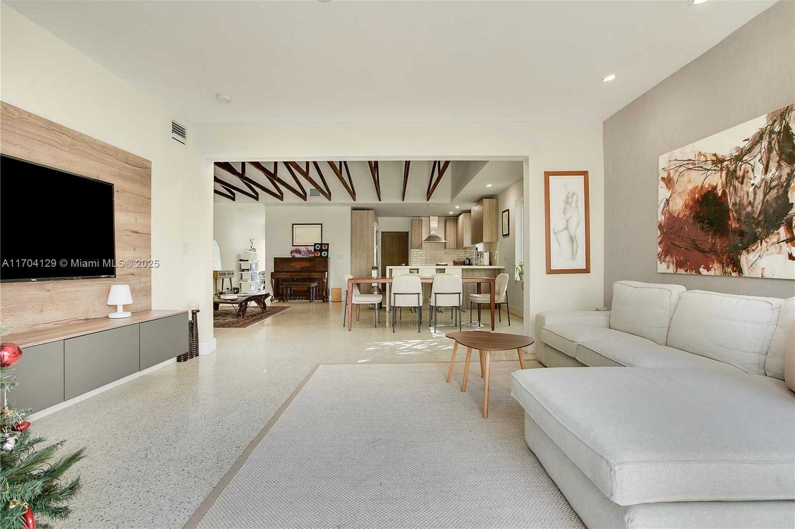 Small Image of 9008 DICKENS AVE, Surfside Number 13