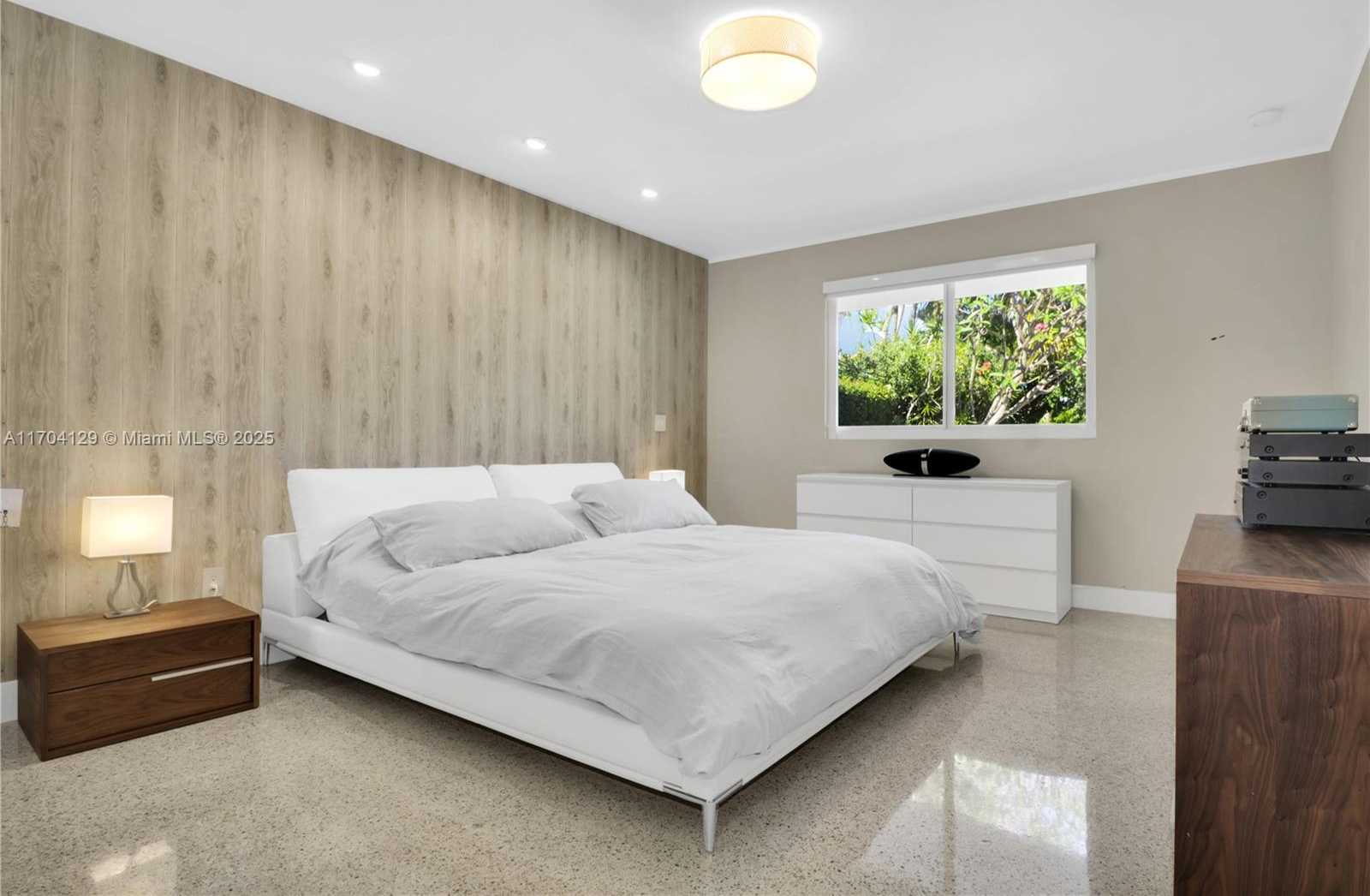 Small Image of 9008 DICKENS AVE, Surfside Number 14