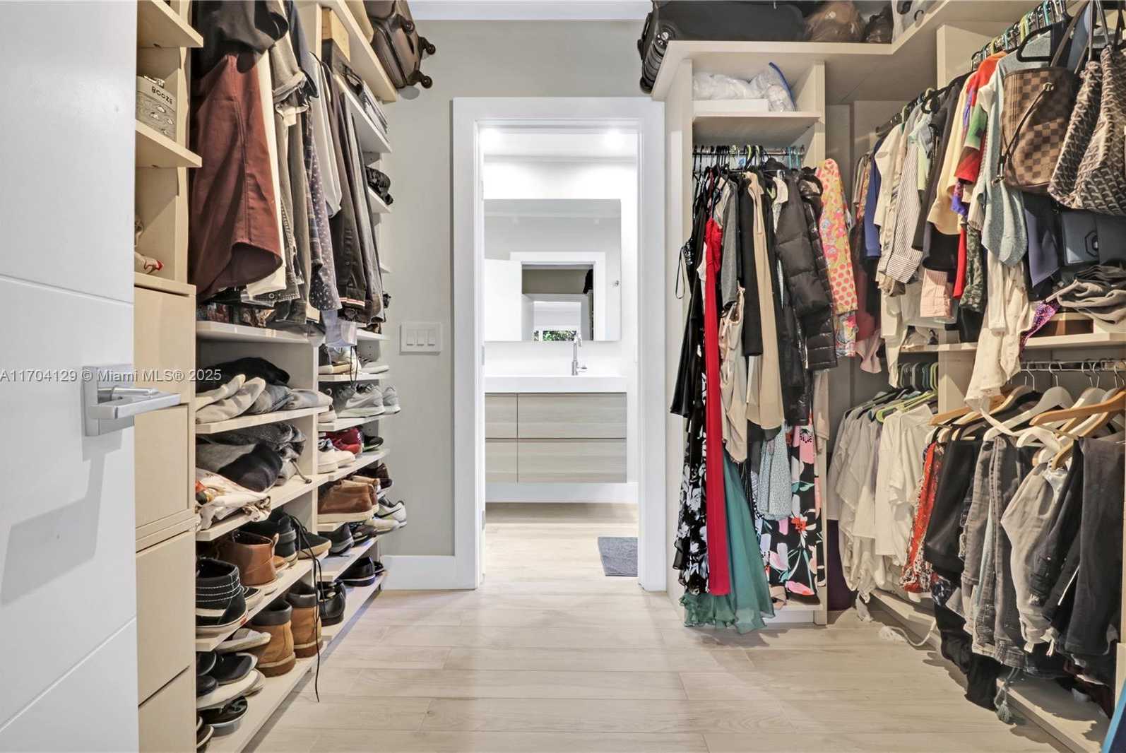 Small Image of 9008 DICKENS AVE, Surfside Number 16