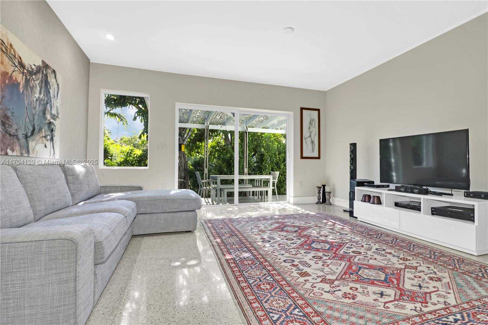 Small Image of 9008 DICKENS AVE, Surfside Number 17