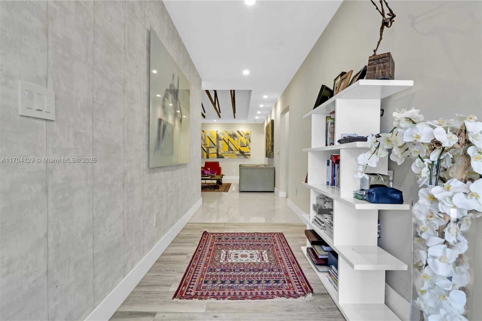 Small Image of 9008 DICKENS AVE, Surfside Number 18