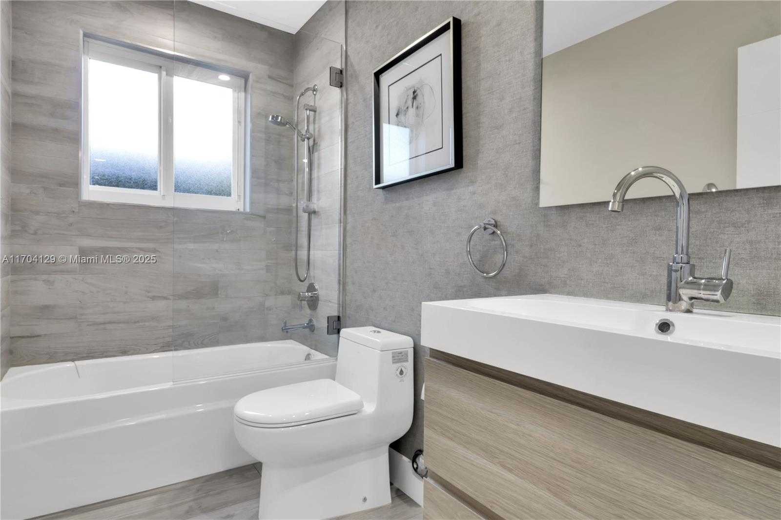 Small Image of 9008 DICKENS AVE, Surfside Number 20
