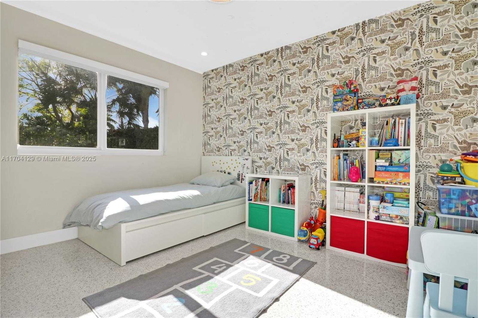 Small Image of 9008 DICKENS AVE, Surfside Number 21