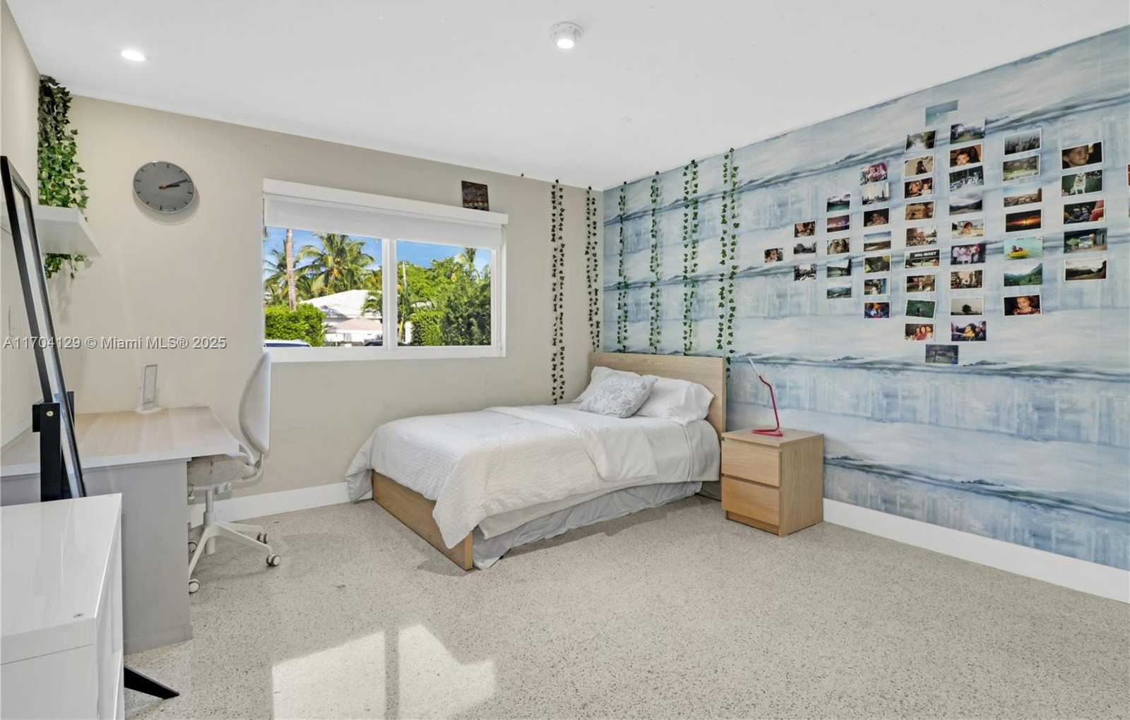 Small Image of 9008 DICKENS AVE, Surfside Number 22