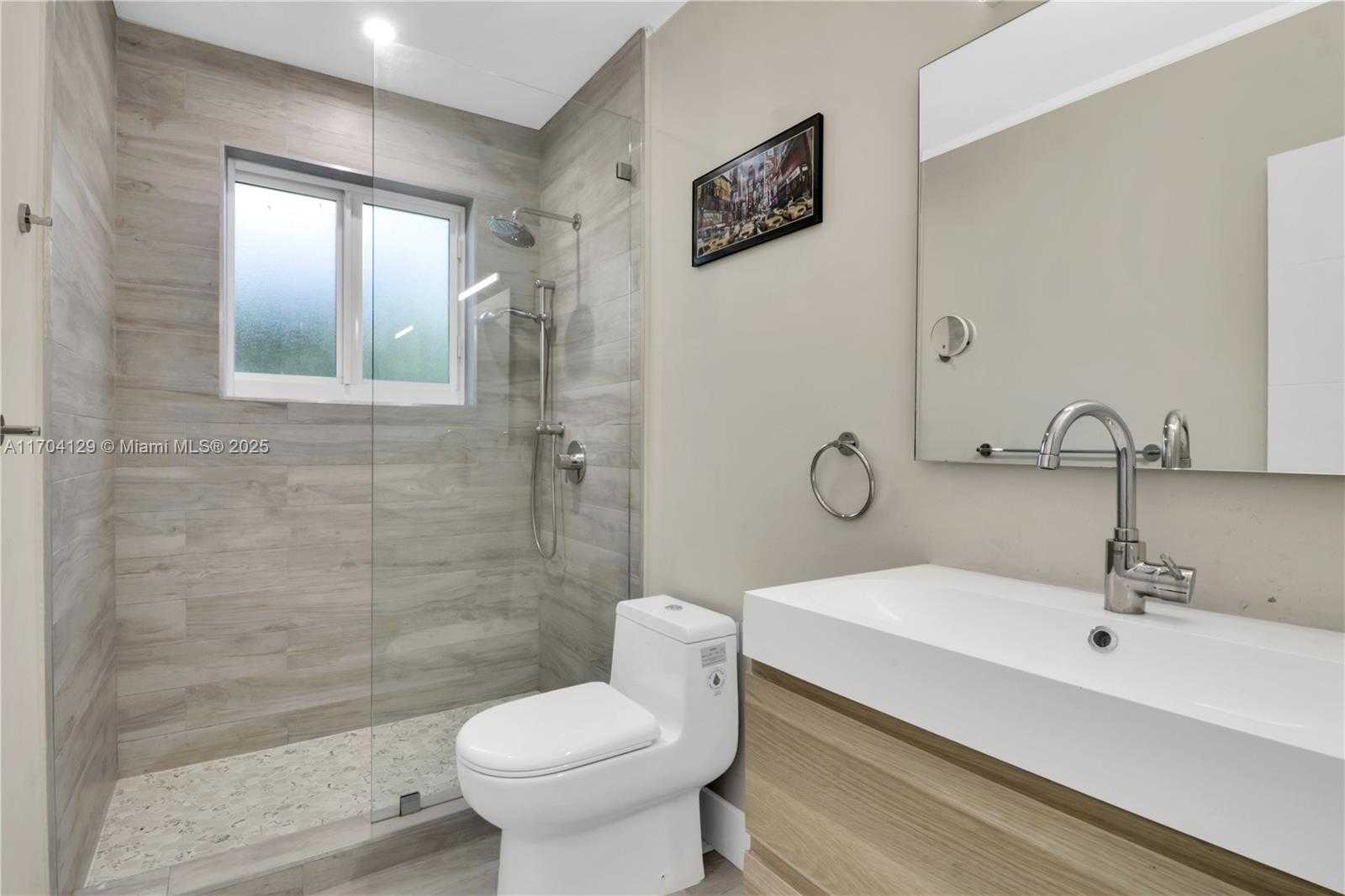 Small Image of 9008 DICKENS AVE, Surfside Number 23