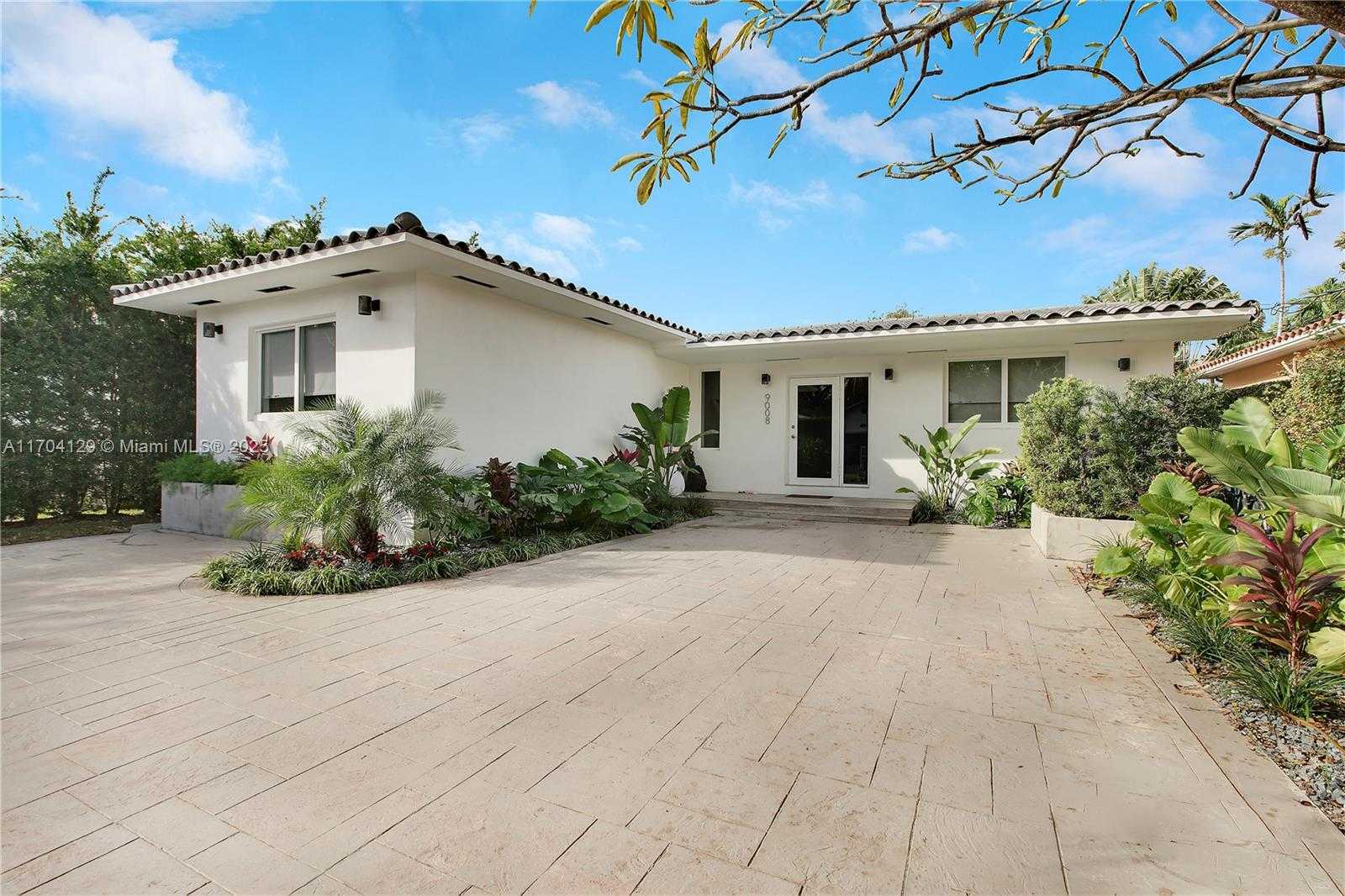 Small Image of 9008 DICKENS AVE, Surfside Number 30