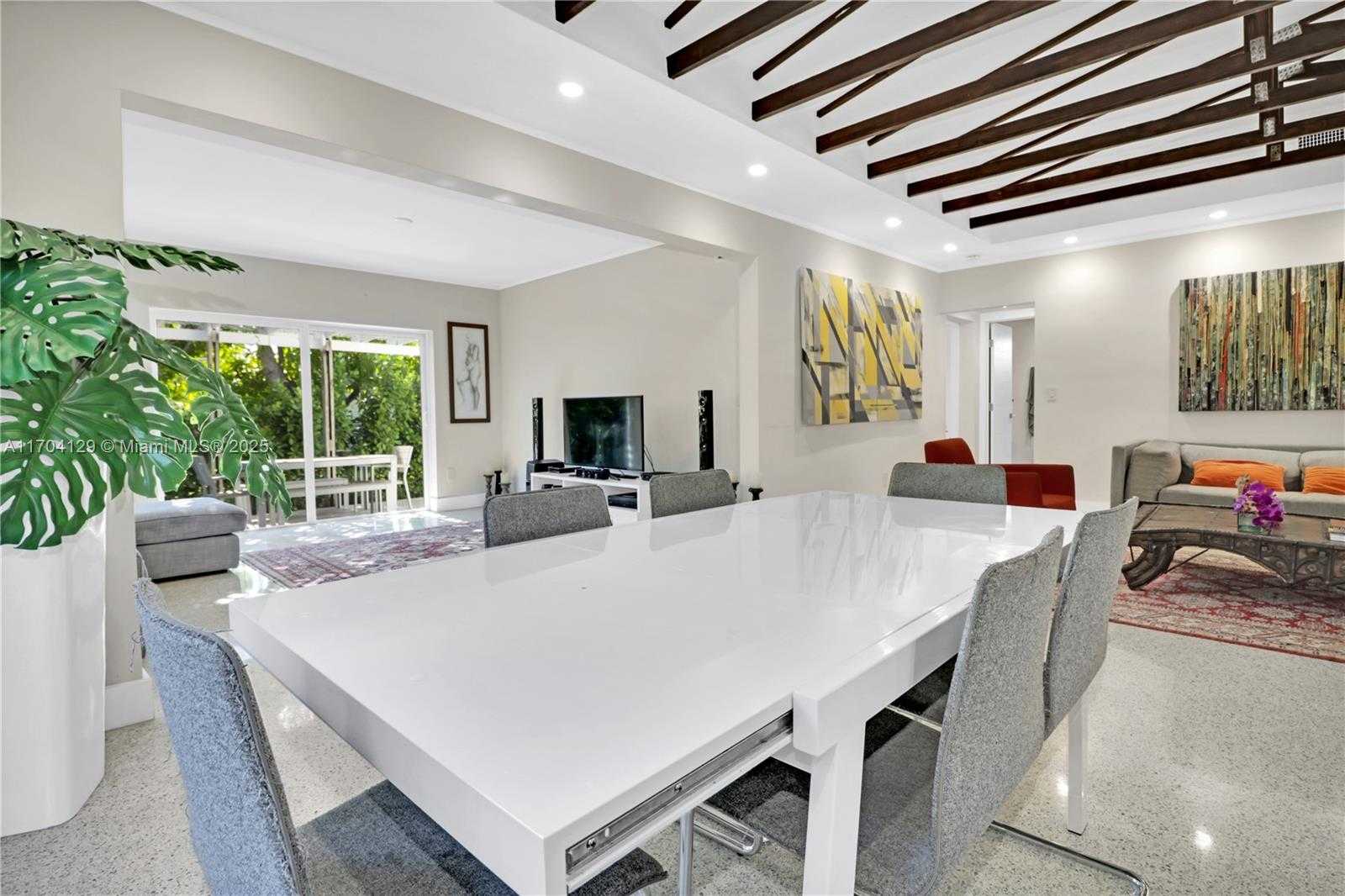 Small Image of 9008 DICKENS AVE, Surfside Number 4