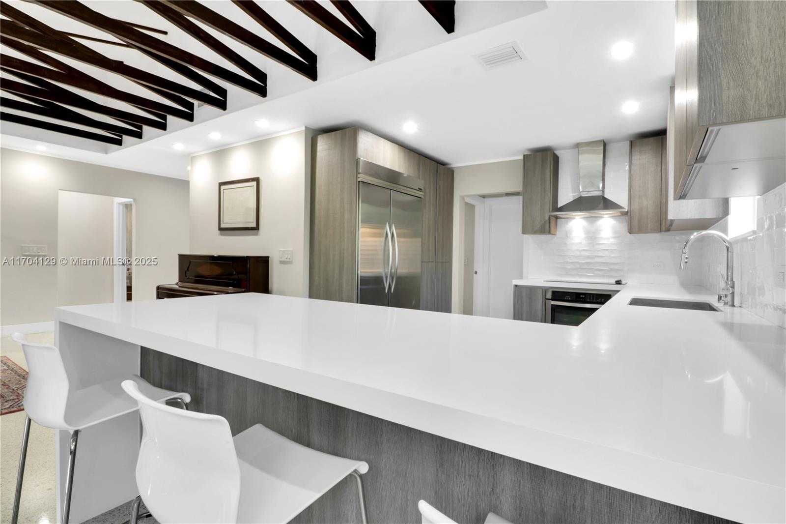 Small Image of 9008 DICKENS AVE, Surfside Number 6