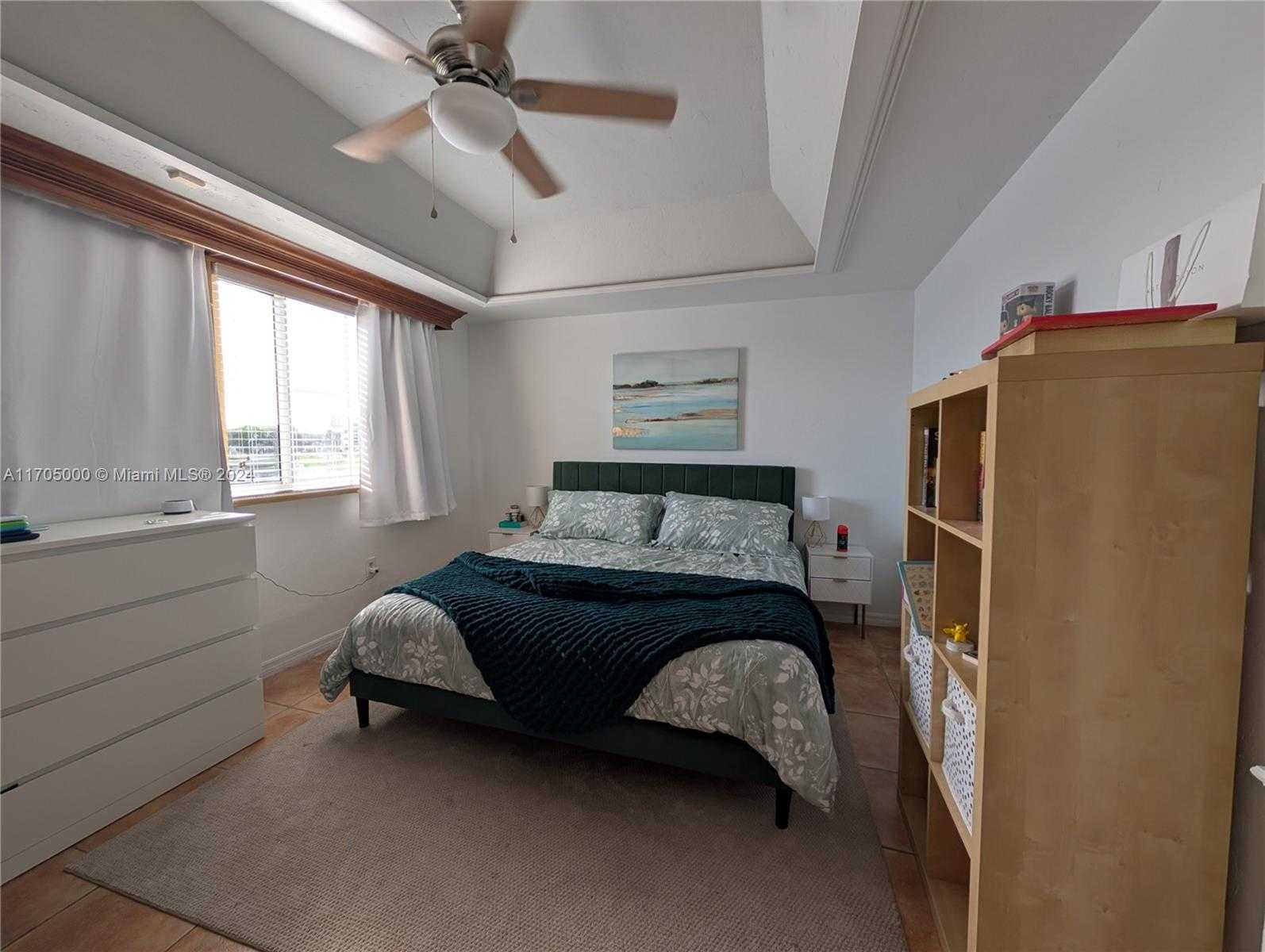 Small Image of 14391, Miami Lakes Number 10