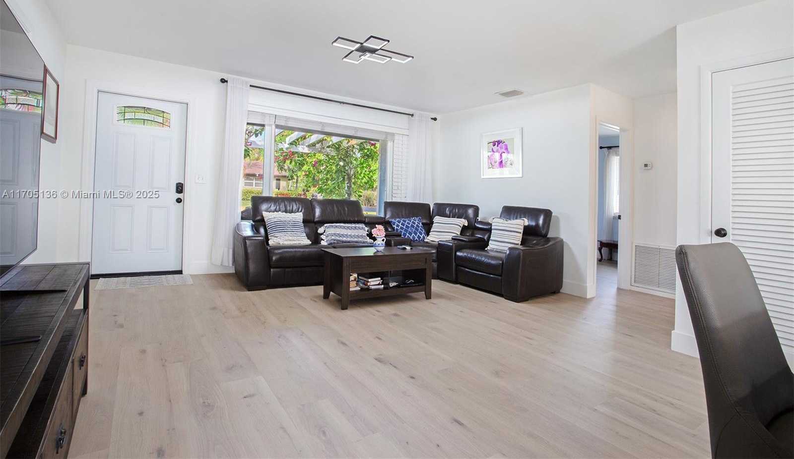 Small Image of 808 MISSION HILL RD, Boynton Beach Number 16