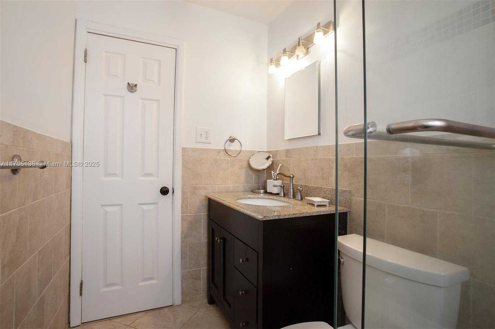 Small Image of 808 MISSION HILL RD, Boynton Beach Number 33