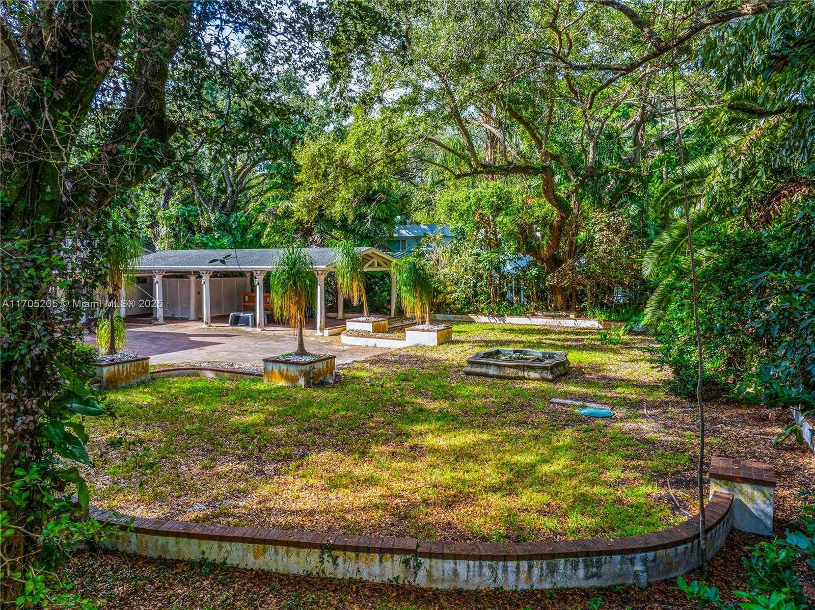 Small Image of 3720 POINCIANA AVE, Miami Number 3