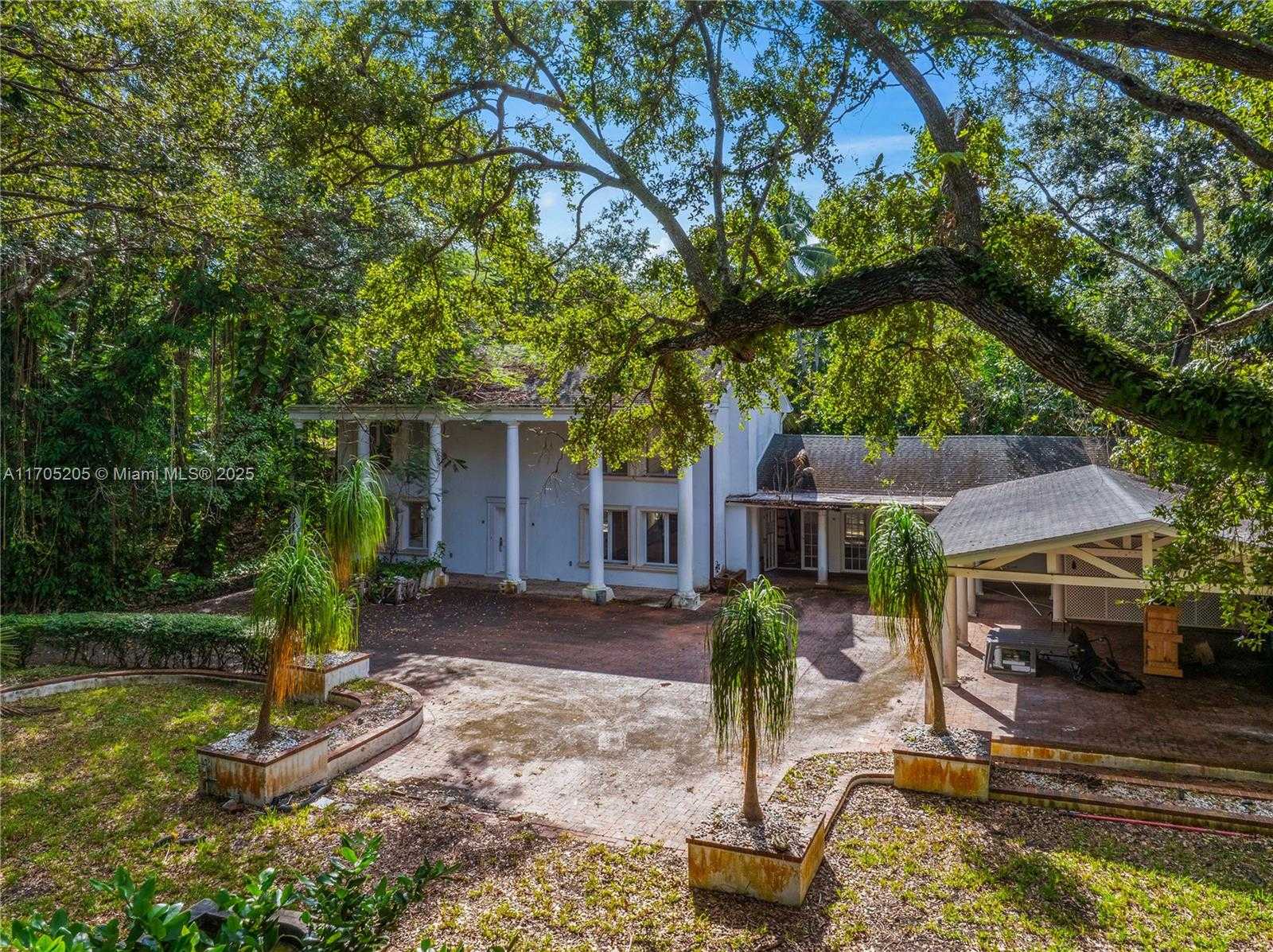 Small Image of 3720 POINCIANA AVE, Miami Number 4