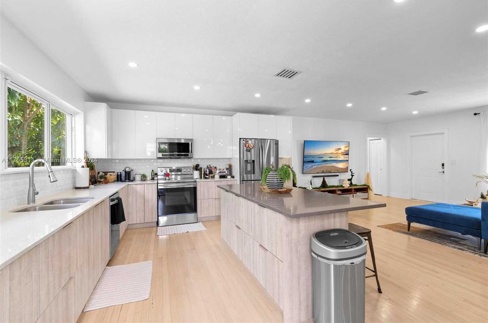 Small Image of 10601 NORTH EAST 2ND AVE, Miami Shores Number 12
