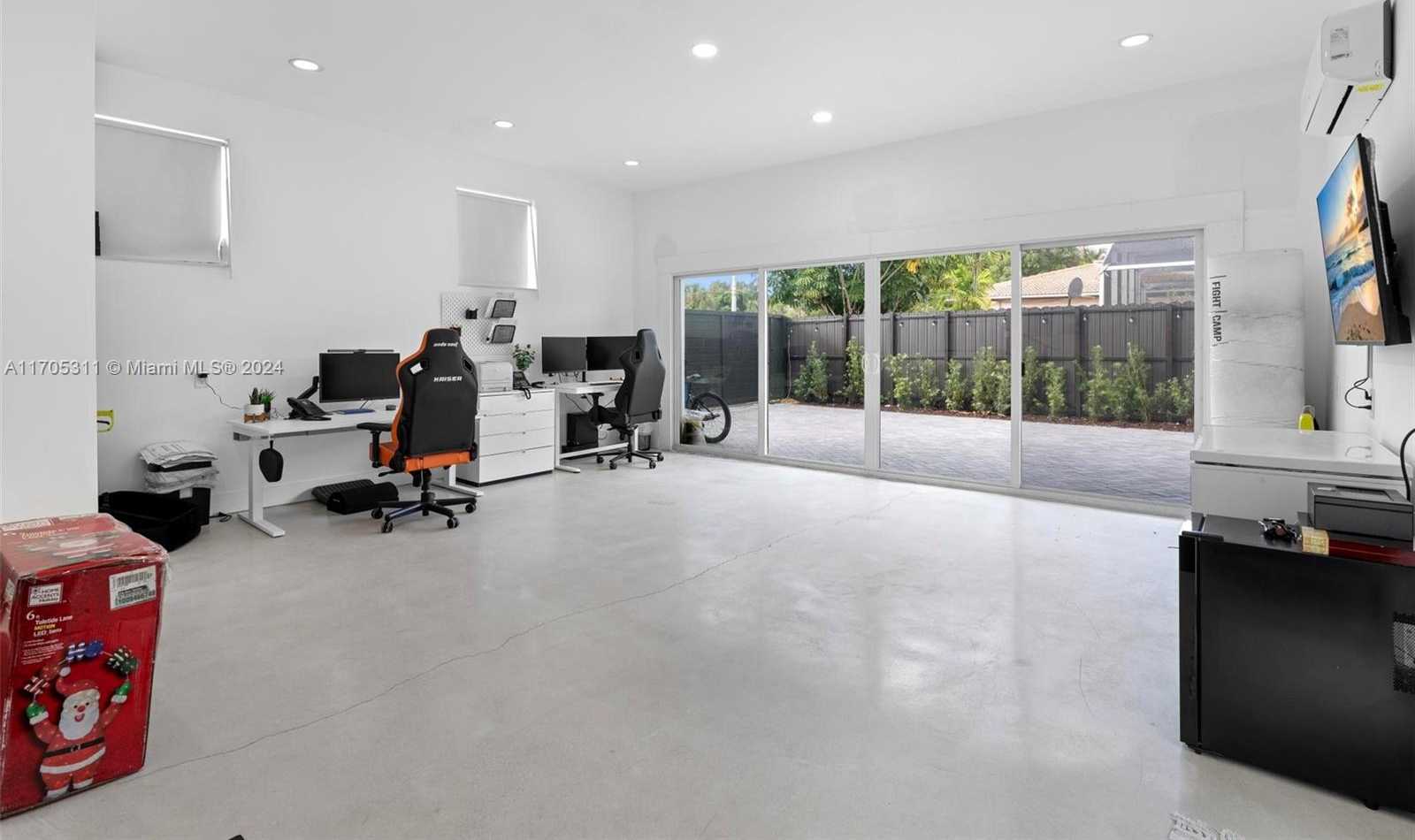 Small Image of 10601 NORTH EAST 2ND AVE, Miami Shores Number 16