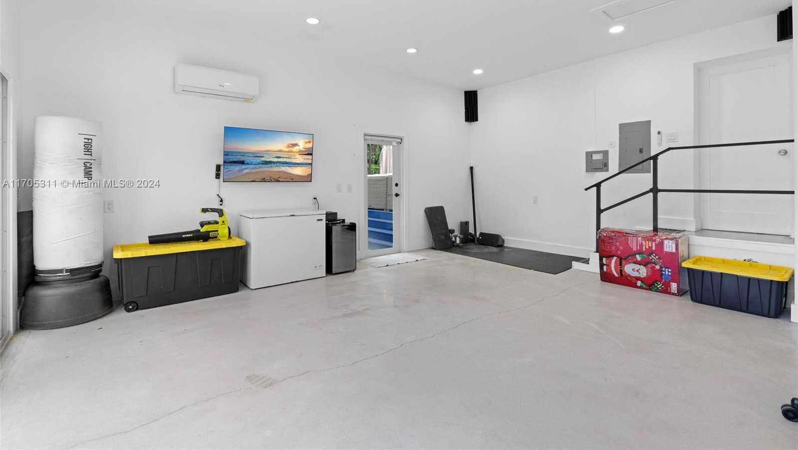 Small Image of 10601 NORTH EAST 2ND AVE, Miami Shores Number 17