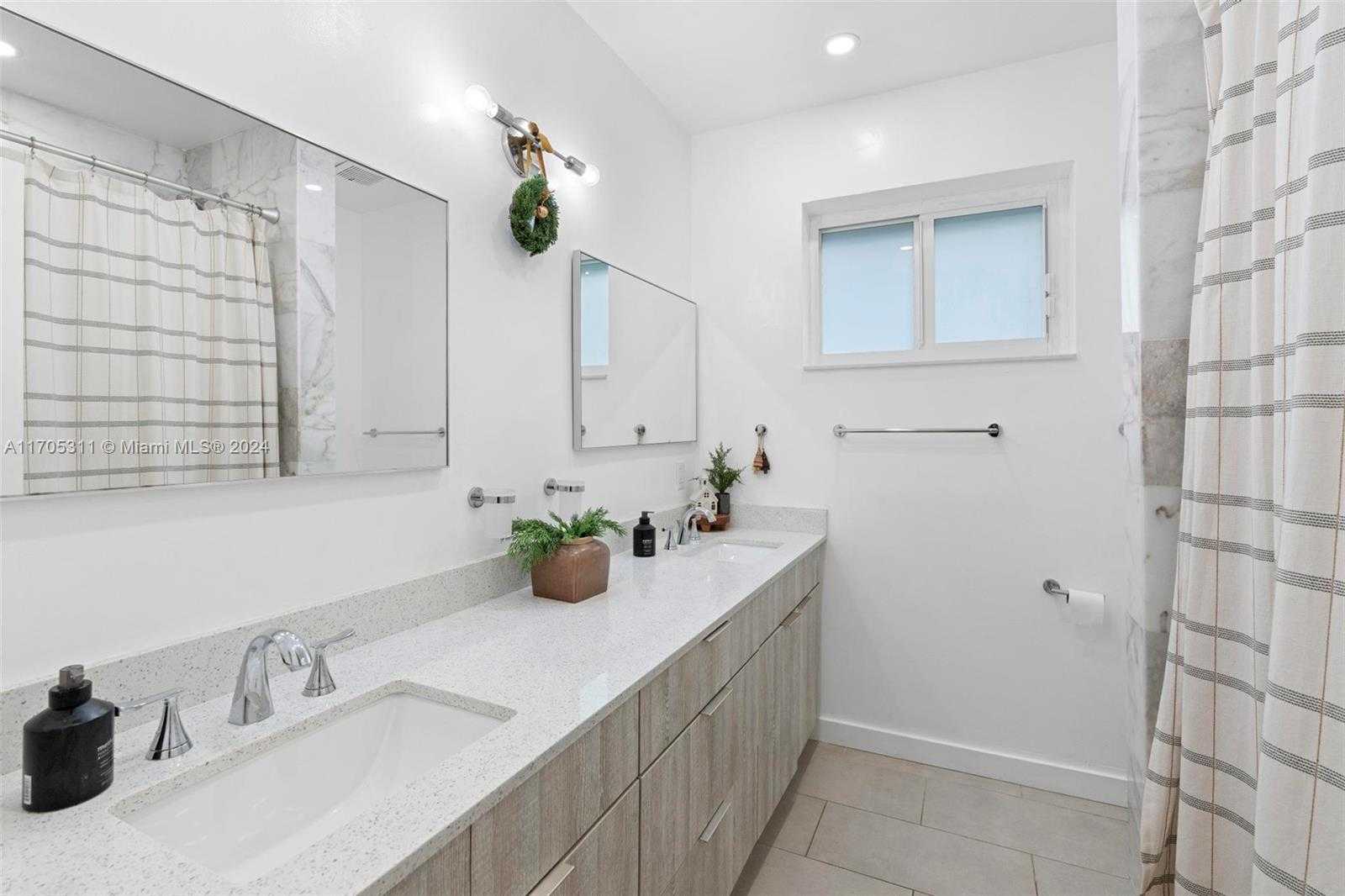 Small Image of 10601 NORTH EAST 2ND AVE, Miami Shores Number 21