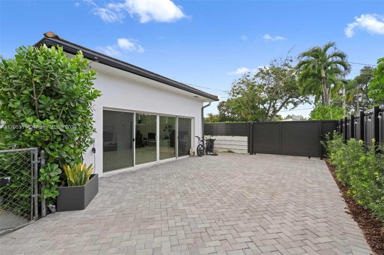 Small Image of 10601 NORTH EAST 2ND AVE, Miami Shores Number 27