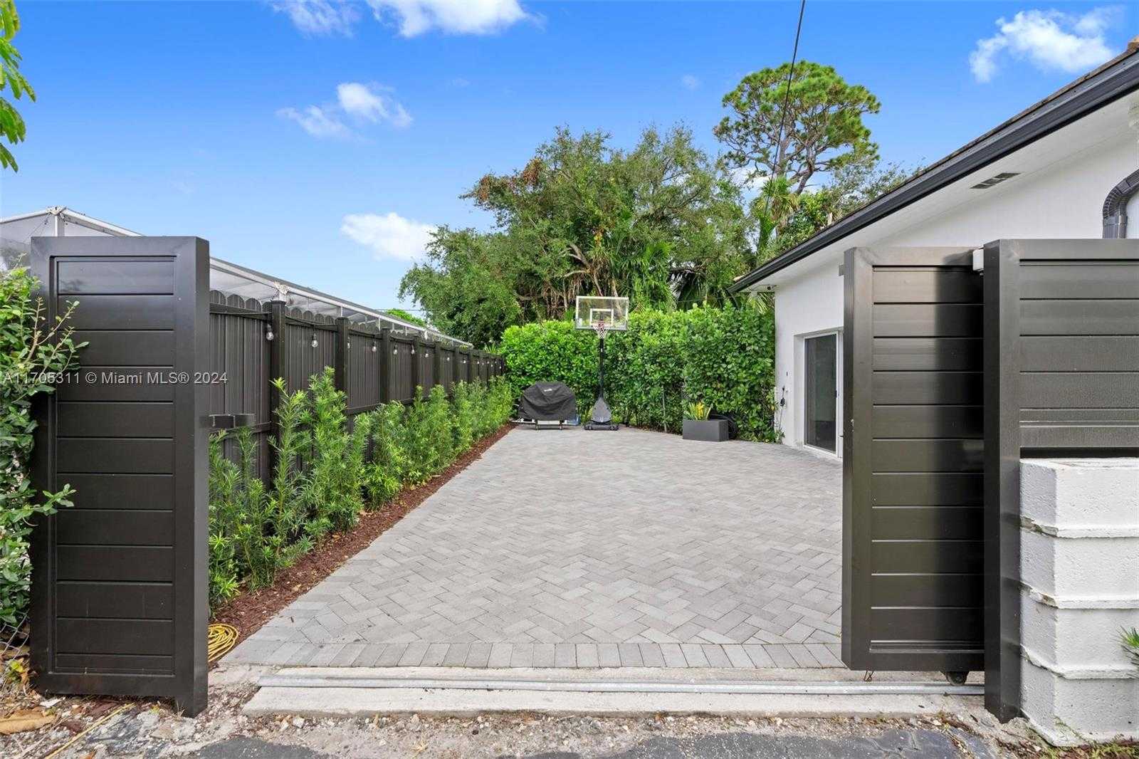 Small Image of 10601 NORTH EAST 2ND AVE, Miami Shores Number 28