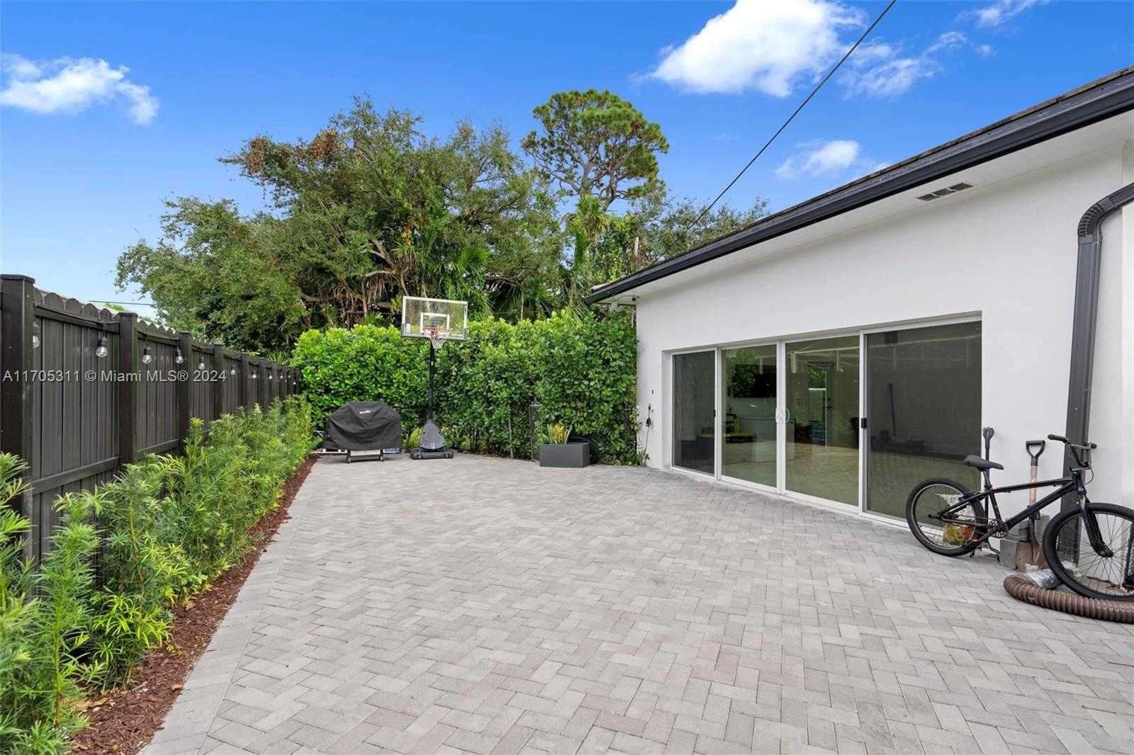 Small Image of 10601 NORTH EAST 2ND AVE, Miami Shores Number 29