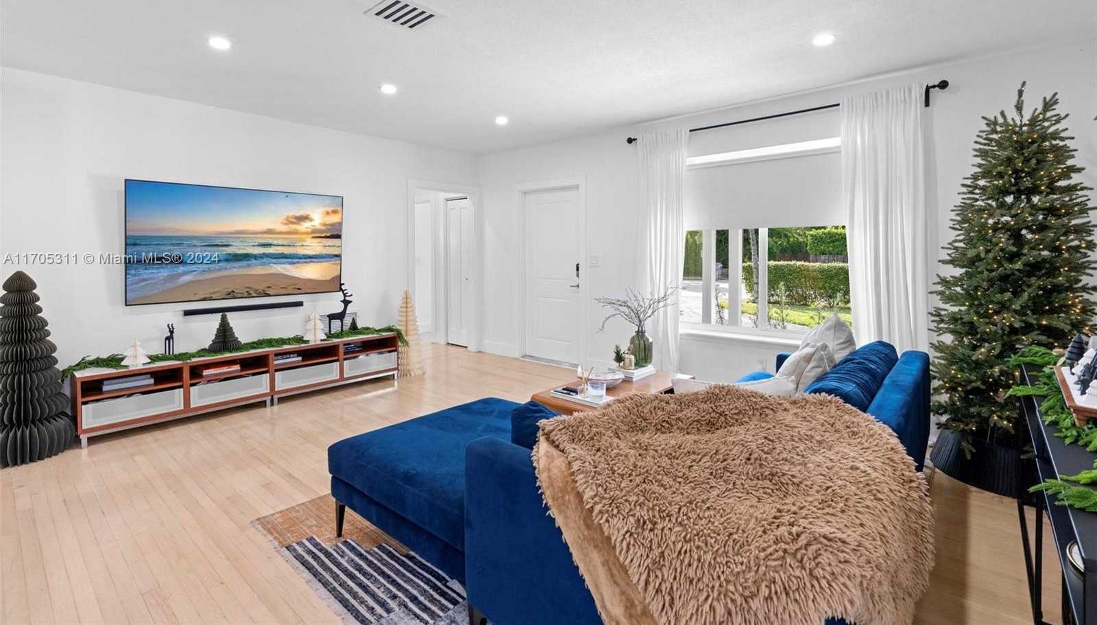 Small Image of 10601 NORTH EAST 2ND AVE, Miami Shores Number 7