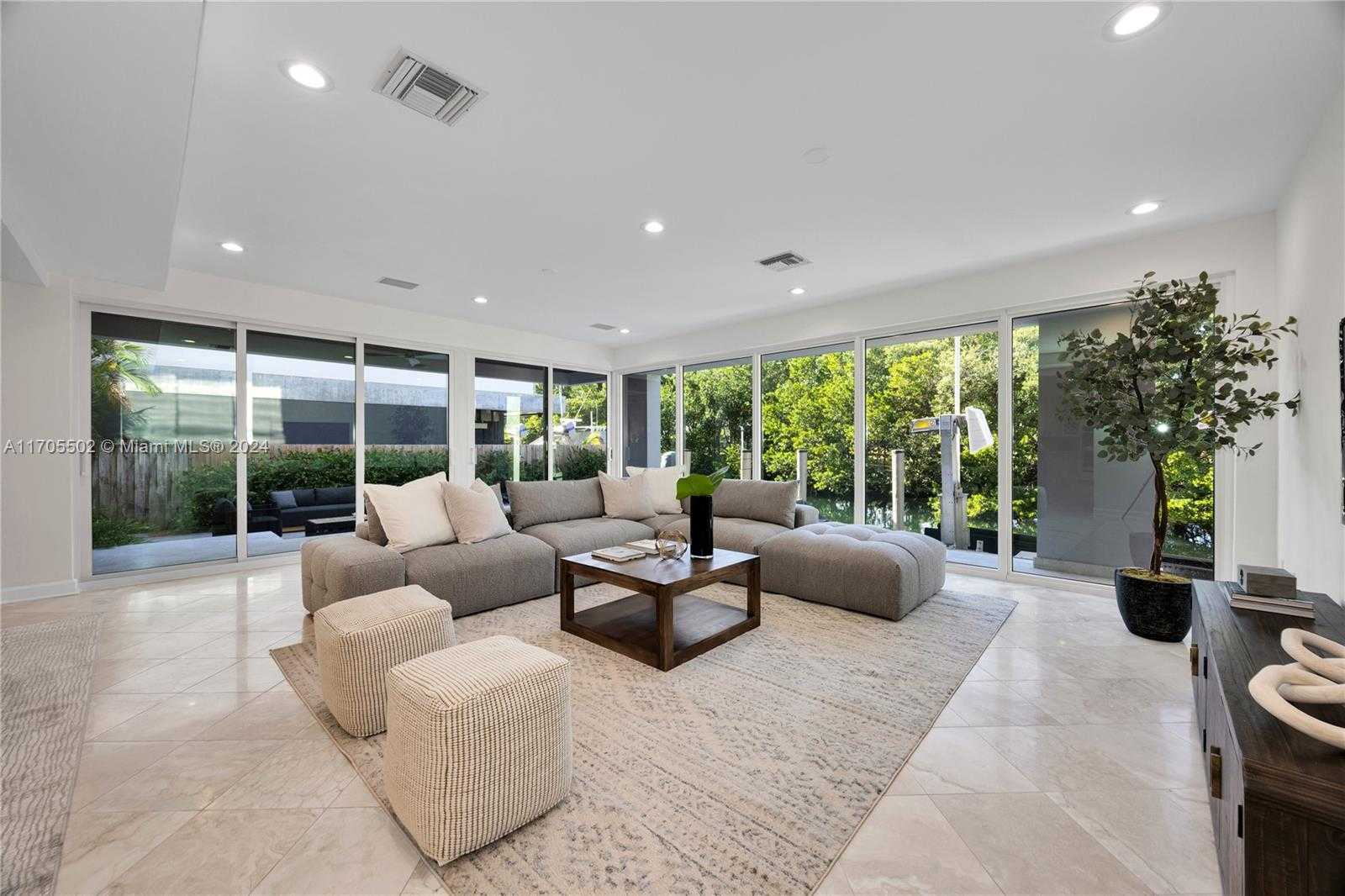 Small Image of 3566 ROCKERMAN RD, Miami Number 11