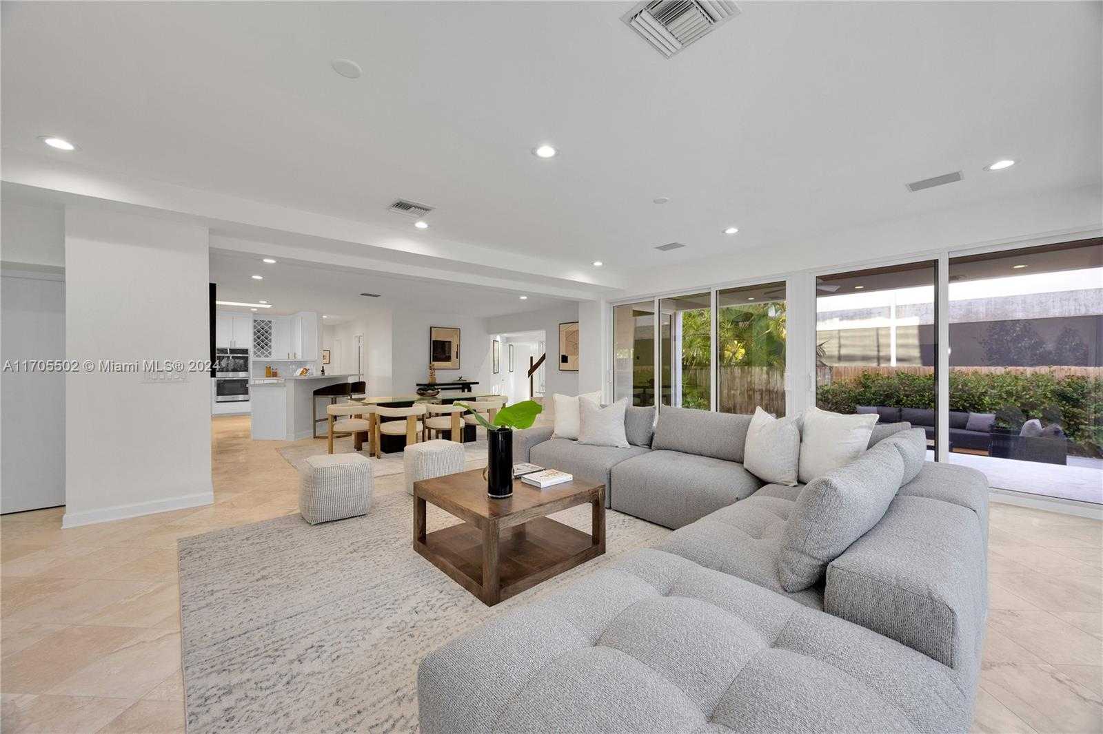 Small Image of 3566 ROCKERMAN RD, Miami Number 12