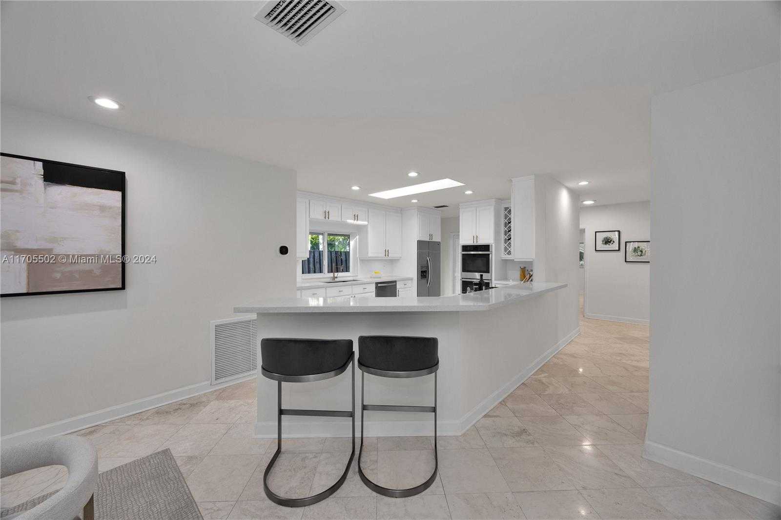 Small Image of 3566 ROCKERMAN RD, Miami Number 14