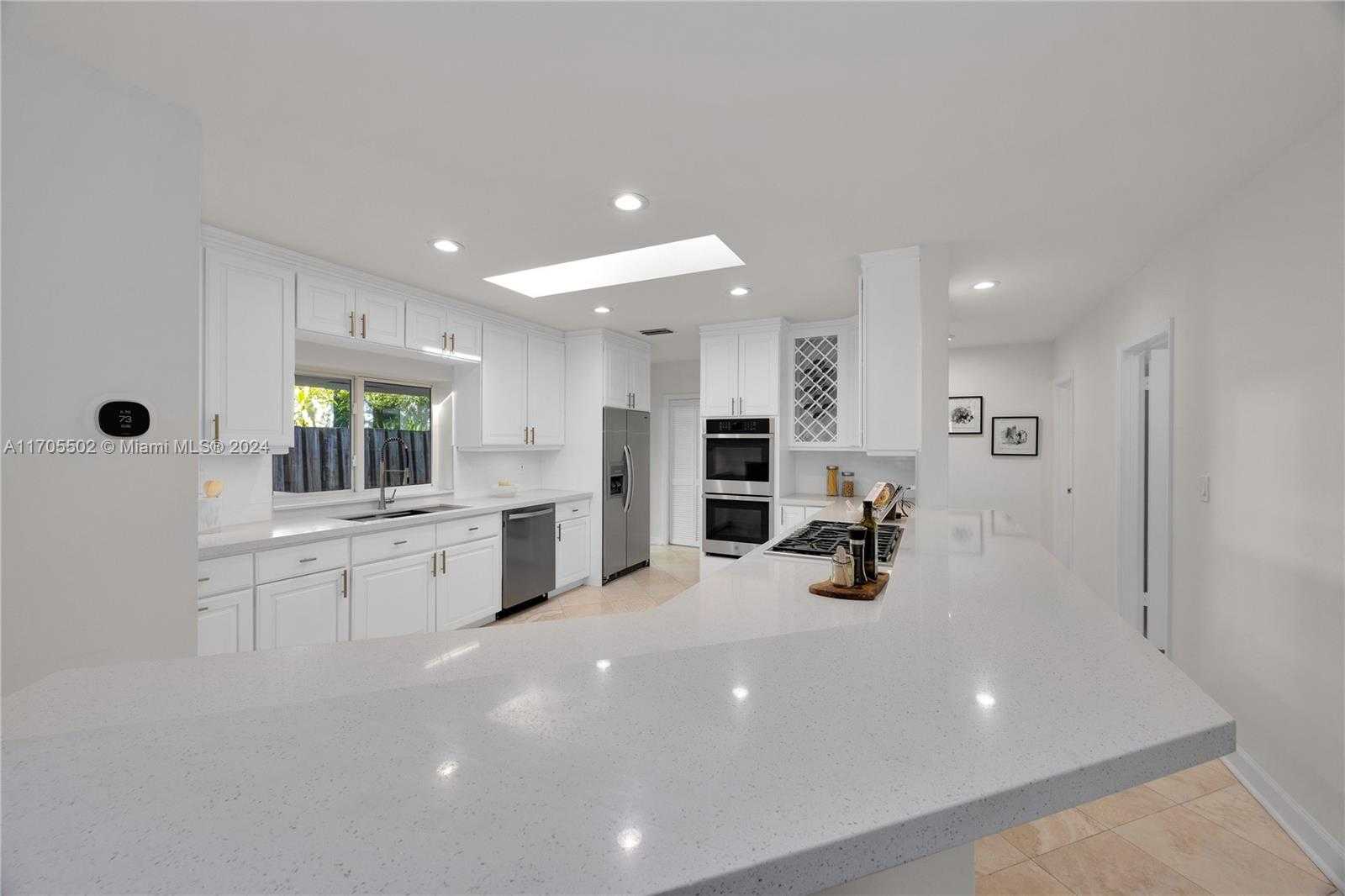 Small Image of 3566 ROCKERMAN RD, Miami Number 15