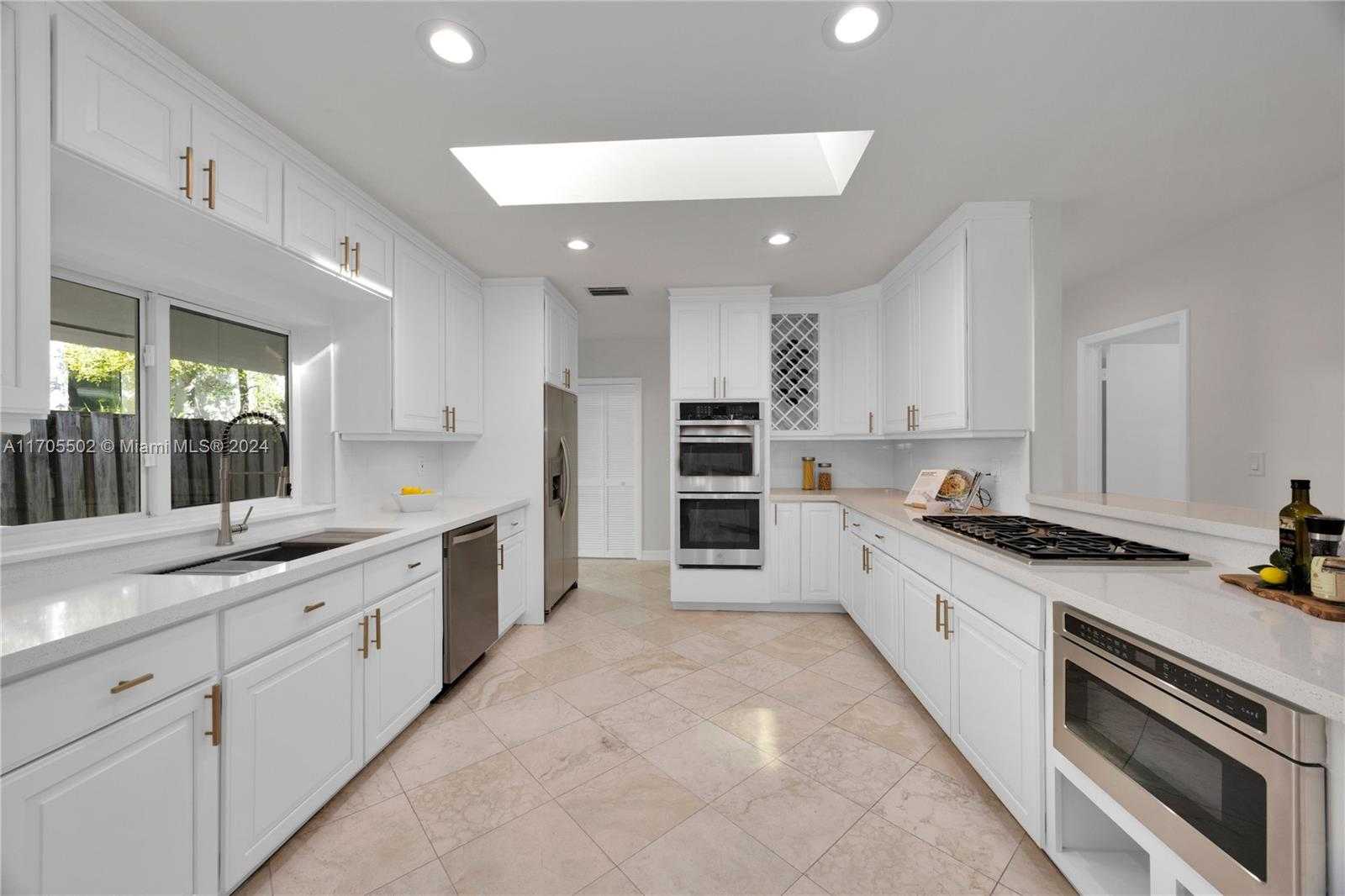 Small Image of 3566 ROCKERMAN RD, Miami Number 16
