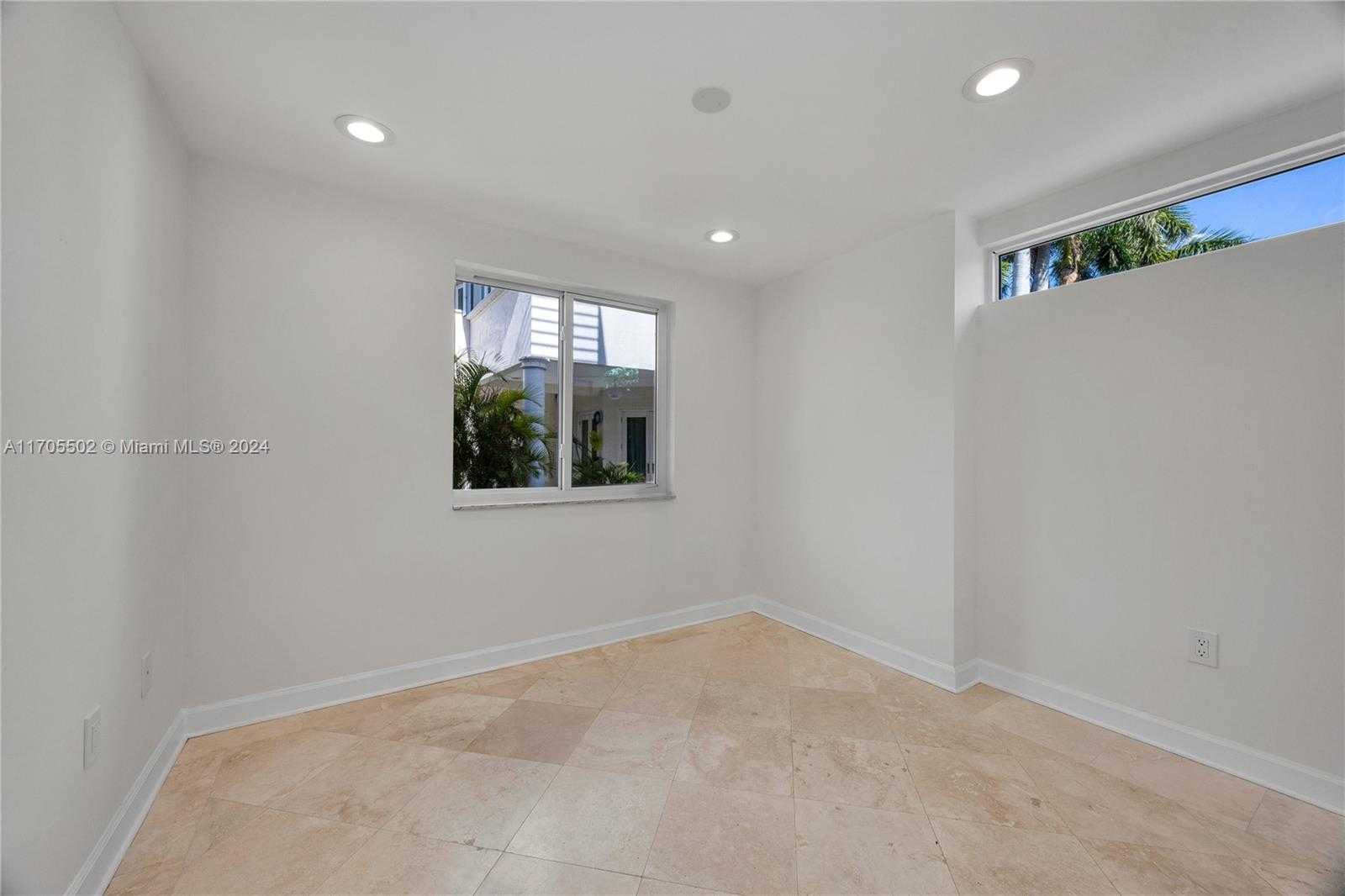 Small Image of 3566 ROCKERMAN RD, Miami Number 23
