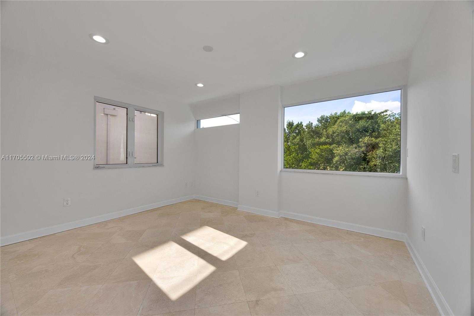 Small Image of 3566 ROCKERMAN RD, Miami Number 24